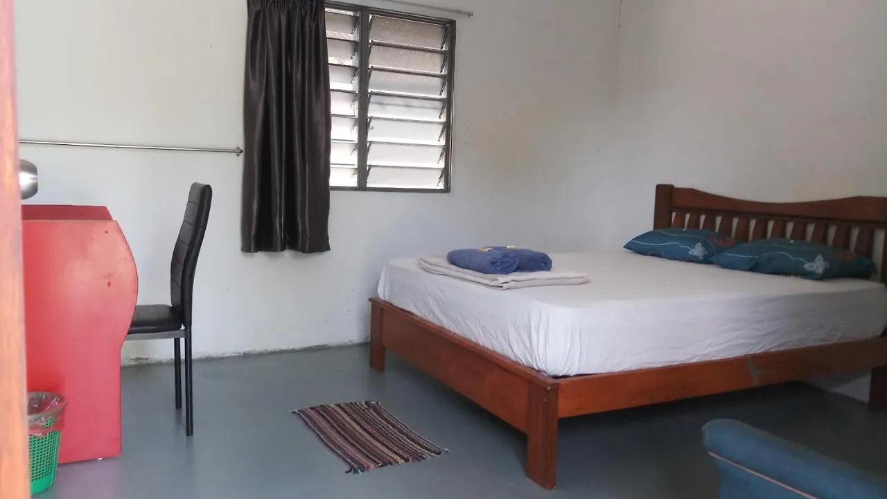 Tony'S Guesthouse At Teluk Bahang Batu Ferringhi Vendégház