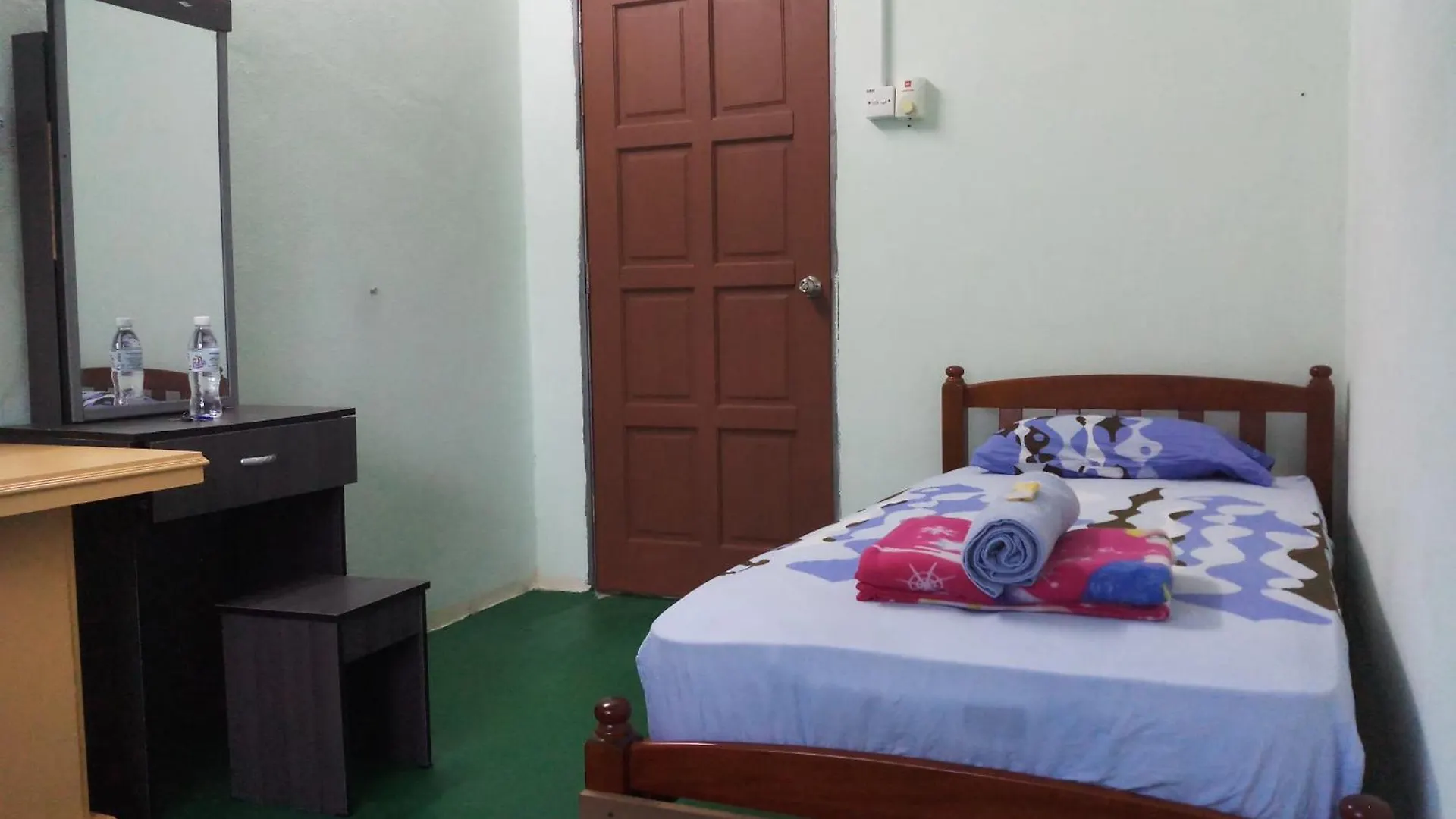 Tony'S Guesthouse At Teluk Bahang Batu Ferringhi