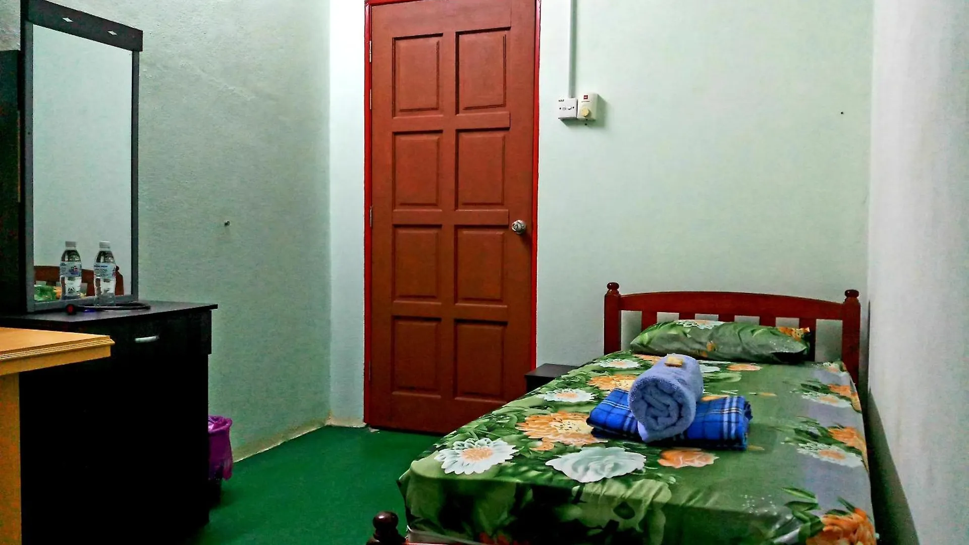 Vendégház Tony'S Guesthouse At Teluk Bahang Batu Ferringhi